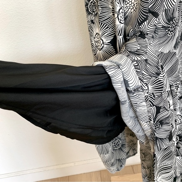 EXPRESS Black White Monochrome Floral Print Wrap Front Maxi Dress - Picture 8 of 14